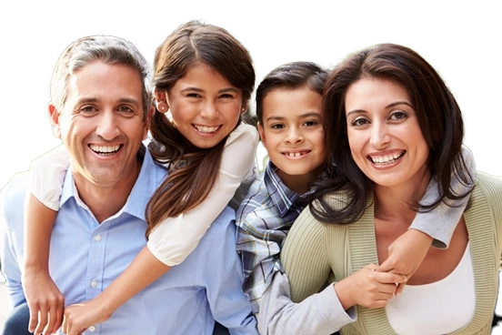 Familia feliz y saludable disfrutando actividades